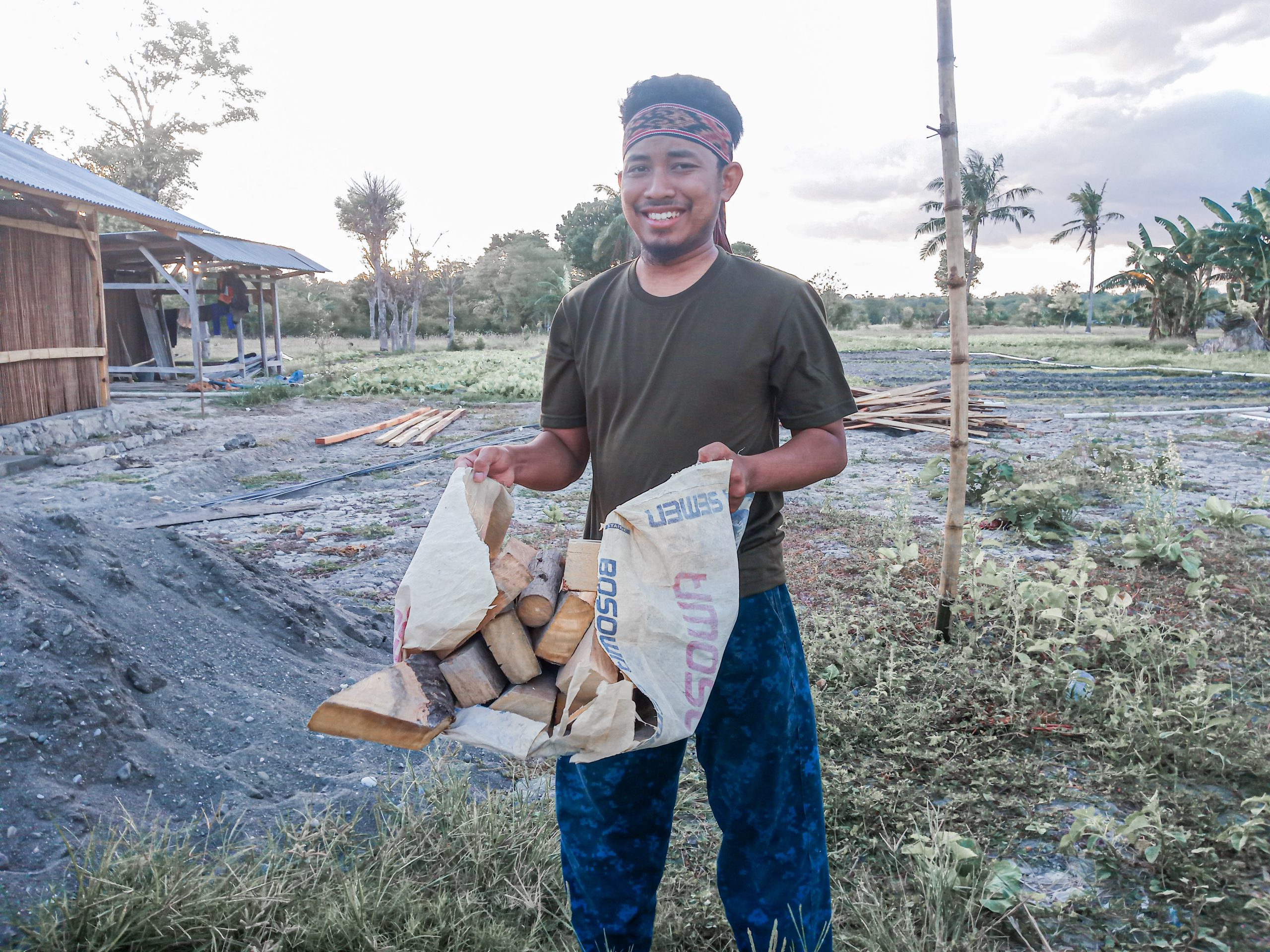 Catatan Guru Rantau #2: Mencari Kayu Bakar